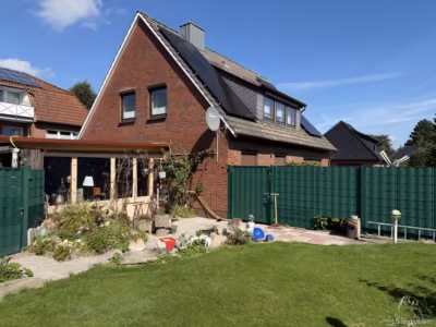 Einfamilienhaus / Zweifamilienhaus mit schönem Grundstück in Wiefelstede, 26215 Wiefelstede, Einfamilienhaus