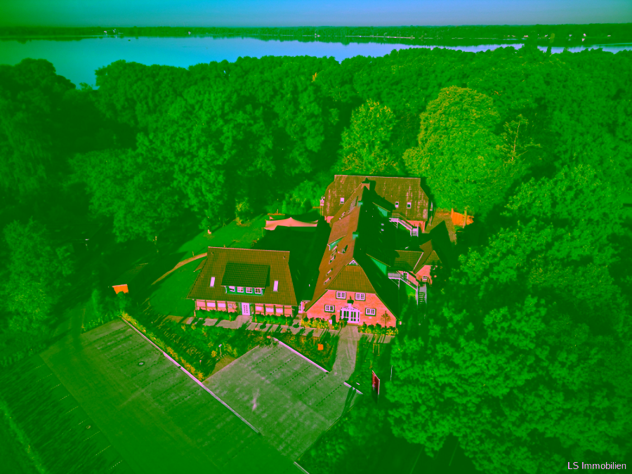Klosterhof Frontansicht mit Meer Original