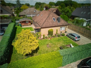 Einfamilienhaus mit großem Grundstück in Bad Zwischenahn / Ofen, 26160 Bad Zwischenahn / Ofen, Einfamilienhaus