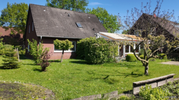 Einfamilienhaus mit großem Grundstück und Wintergarten in Westerstede-Ocholt, 26655 Westerstede / Ocholt, Einfamilienhaus