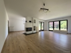 Wohnzimmer mit Kamin - Einfamilienhaus mit Einliegerwohnung in gefragter Lage