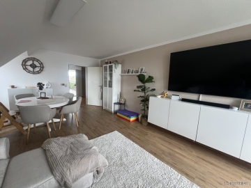 Wohnen in Bad Zwischenahn: Großzügige 3-Zimmerwohnung mit Balkon und PKW Stellplatz, 26160 Bad Zwischenahn, Etagenwohnung