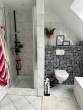 Badezimmer mit Dusche und Wanne - Wohnen in Bad Zwischenahn: Großzügige 3-Zimmerwohnung mit Balkon und PKW Stellplatz